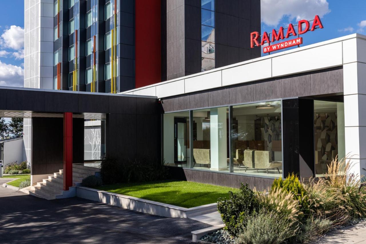 Hotel Ramada By Wyndham Slatina Parc Exteriér fotografie