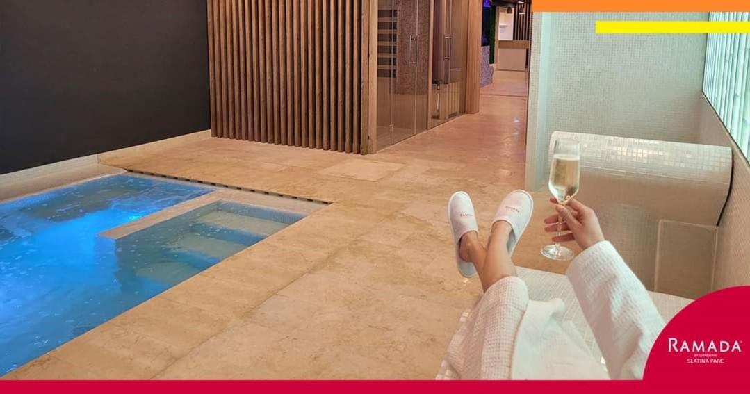 Hotel Ramada By Wyndham Slatina Parc Exteriér fotografie