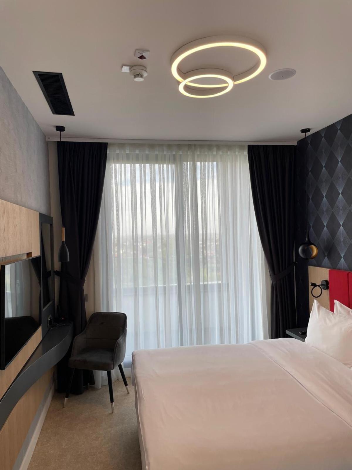 Hotel Ramada By Wyndham Slatina Parc Exteriér fotografie